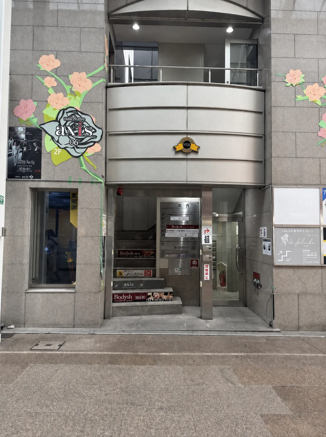 協栄ビルの入口